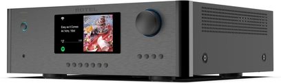 Juodas integruotas stereo hi-fi stiprintuvas Rotel RAS-5000, trijų ketvirčių vaizdas, centrinis ekranas, dešinėje esantis sukamas mygtukas, stačiakampis korpusas