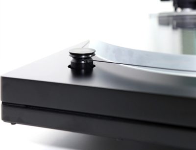 New Horizon 202 sort pladespiller Pickup AT-VM520EB, nærbillede af tonearmen og pickuppen