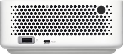 Optoma ML1080 hvid videoprojektor i plast, bagside, perforeret gitter, USB-A-port, RS-232-port, sort prik