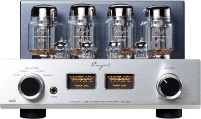 Cayin Jazz 80 integreret stereo rørforstærker i sølvfarvet børstet aluminium, set forfra, med fire KT88 glasrør på toppen, to orange baggrundsbelyste VU-metre i midten, vælger og hovedtelefonudgang til venstre, stor volumenknap til højre