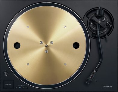Platan vinil hi-fi Technics SL-1300GE-K, vedere de sus, platou circular auriu, braț de citire negru în dreapta