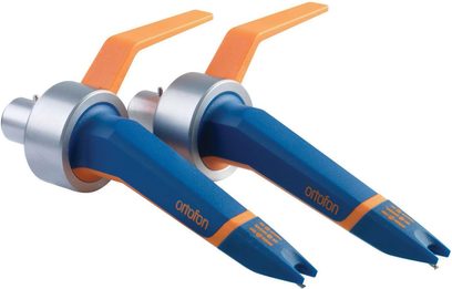 Dvě přenosky pro DJ gramofon Ortofon Concorde MKII TWIN, modré a oranžové, s hroty, pohled shora