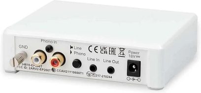 Фонокоректор Pro-Ject Phono Box E BT5 білого кольору, вигляд спереду, з роз’ємами, кнопками та індикаторами на передній панелі