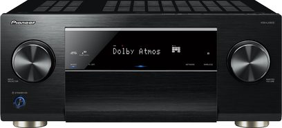 Pioneer VSX-LX503 sort hjemmebiografsforstærker, set forfra, sort front med blå LED-skærm, to drejeknapper og knapper, to højttalere i siderne