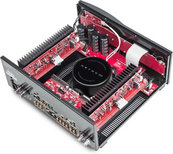 Ampli hi-fi stereo Anthem STR integrated gümüş, üstten görünüm, kırmızı baskılı devre kartlarını ve elektronik bileşenleri gösteren açık kapak