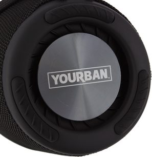 Přenosný reproduktor Yourban Getone 45, pohled zepředu, stříbrný kruhový povrch s koncentrickým vzorem, černý texturovaný okraj