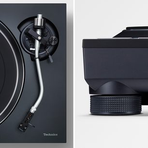Prémiový hi-fi gramofón Technics SL-100CEG-K v čiernej farbe. Kovová ramená pre snímač. Matný čierny vinylový tanier. Lesklý čierny podstavec