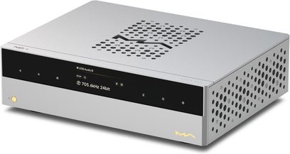 DAC-ljudomvandlare Matrix Audio ND-1 silver, svart front med skärm, perforerat hölje sedd i trekvartsvy