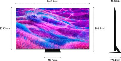 Samsung TQ65QN80F tv i mat sort, ekstra slankt metalchassis med næsten usynlig ramme, flad skærm med levende farver, monteret på en trapezformet centreret fod, set forfra og fra højre side