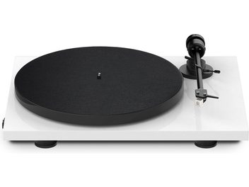 Ön görünüş, beyaz Pro-Ject E1 Phono yüksek kaliteli plak çalar: siyah dairesel plak tablası, siyah okuma kolu ve beyaz dikdörtgen taban