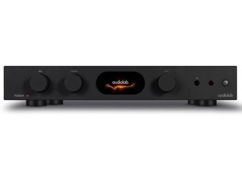 Amplificador estéreo integrado hi-fi Audiolab 7000A negro con panel frontal rectangular, 3 botones circulares, pantalla central y conectores