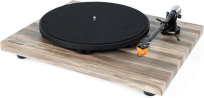 Giradischi Auris Audio Jazz con finitura in legno chiaro, piatto nero e braccio di lettura con testina arancione