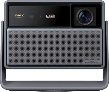 Grå XGIMI Horizon 30 Ultra Max-projektor set forfra med objektiv til højre, perforeret gitter og U-formet stativ