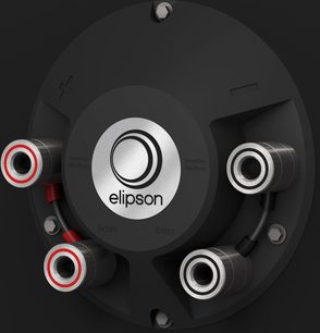 Elipson Prestige Facet bogreolhøjttaler, set forfra, cirkulær sort form med 4 røde højttalere og centralt placeret sølvfarvet logo