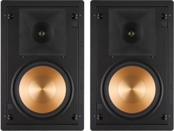Set aus 2 schwarzen Klipsch PRO-180-RPW Wandeinbaulautsprechern mit großen kupferfarbenen Lautsprechern