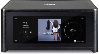 NAD M10 stereoforstærker, skærm viser albumcoveret "My World" af Paul Champion, brugergrænseflade