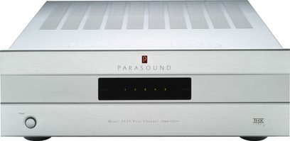 Parasound 5125 stiprintuvas sidabro spalvos, vaizdas iš priekio, metalinis tinklelis, skaitmeninis ekranas, maitinimo mygtukas