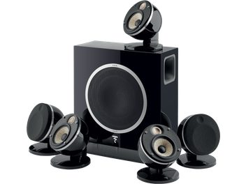 Kompakt högtalarpaket Dôme Flax 5.1 svart med 5 sfäriska satelliter på lutande stativ och 1 rektangulär subwoofer med sidoventil