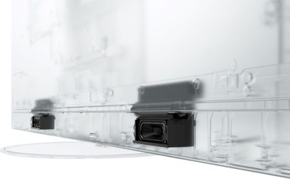 Televizor Panasonic TX-48MZ1500E, pohled z boku, vypnutá obrazovka, na nástěnné konzoli, v bílém interiéru