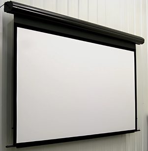 Elektrisk motoriseret Screen Excellence Reference 16/9 projektionslærred, mat hvid dug monteret i sort kabinet, set forfra