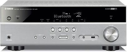 Yamaha RX-V481 hjemmekinoforsterker i titanfarge sett forfra, børstet aluminiumsfront, display, knapper og kontakter