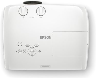 Epson EH-TW6800 hvid videoprojektor, set forfra, med kontrolknapper, forskudt linse og teksten "Lens Shift"
