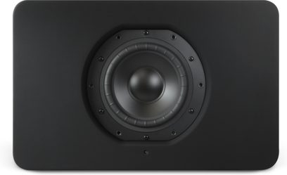 BlueSound Pulse Sub sort baskabin set forfra, med en rund centralmonteret højttaler i et firkantet kabinet med afrundede hjørner