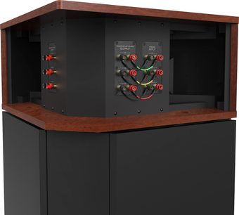 Klipsch Khorn AK7 Black Ash gulvhøjttaler delvis set med røde og sorte stik på sort panel og træfinish