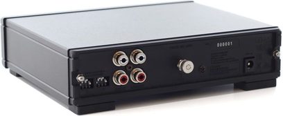 Preamplificator fono Rega Fono MC MK4 negru, vedere frontală, 4 mufe RCA, 2 butoane rotative, 1 întrerupător, 1 priză de alimentare