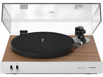 Gramofon Unitra GSH-630 Fryderyk, stříbrný přední panel, podstavec z ořechového dřeva, zvednuté víko, černý talíř, rameno vpravo