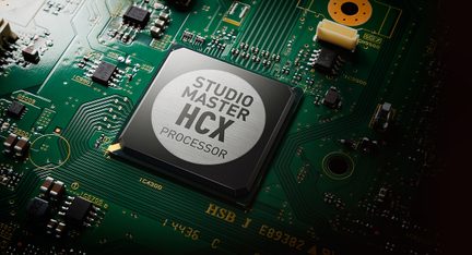 Studio Master HCX-processor på grønt printplade med elektroniske komponenter