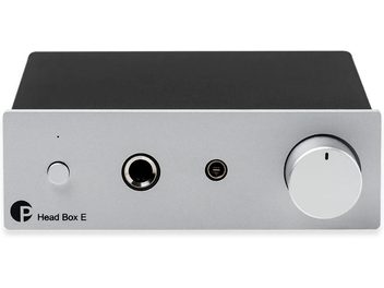 Ezüst Pro-Ject Head Box E fejhallgató-előerősítő, elölnézet, előlapi fejhallgató-kimenettel és nagy hangerőszabályzó gombbal