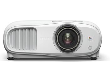 Βιντεοπροβολέας Epson EH-TW7100 λευκός, ορθογώνιος, αποκεντρωμένος φακός, γρίλιες εξαερισμού, κουμπιά, όψη από μπροστά
