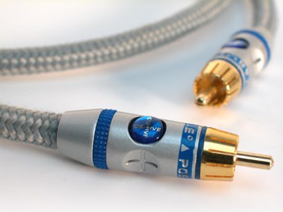 RCA-kabel Positive Cable Optimum Libra 1 m, guldbelagte stik, blå og grå flettet kappe, nærbillede