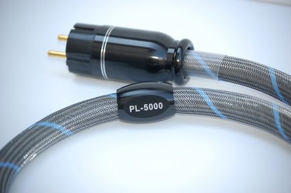 Bada PL5000 1.5m power cable, blue-striped gray, model-specific connectors, coiled on white background