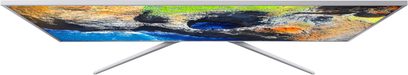 Samsung UE40MU6405 ultra-flad TV set forfra, tændt skærm der viser et farverigt abstrakt maleri