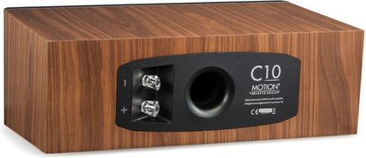 Centrální reproduktor MartinLogan Motion C10 v ořechovém provedení s obdélníkovým dřevěným tělem, černým zadním panelem s konektory a kruhovým basreflexem