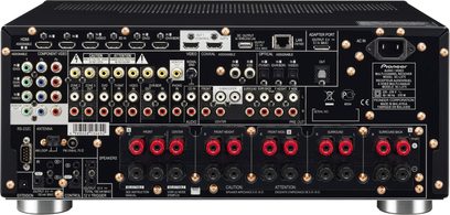 Černý domácí kino zesilovač Pioneer SC-LX75, pohled zepředu, mnoho konektorů a tlačítek na čelním panelu, digitální displej