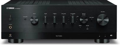 Yamaha R-N1000A sort hi-fi stereoforstærker, skrå front med knapper, LCD-skærm, hovedtelefonstik og USB-port