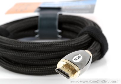 HDMI-kabel Neutrino Optimal 5 m sort, oprullet, synlig guldbelagt stik, flettet, på lys baggrund