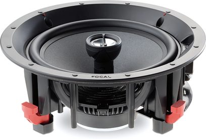 Zapuštěný reproduktor Focal 100 ICW5, detailní pohled zepředu, černá mřížka, středový stříbrný výškový reproduktor, červené upevnění