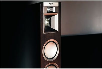 Klipsch P37F espresso gulvhøjttaler, tæt forfra, højttaler synlig bag perforeret metalrist