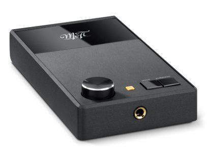 Préampli phono Mofi UltraPhono noir, vue de trois quarts, bouton rotatif, sortie casque et deux commutateurs