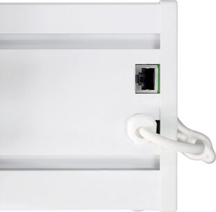 Projekční plátno Lumene Coliseum Silent Extra Bright UST, detailní záběr na bílé pouzdro s portem RJ45 a bílým kabelem