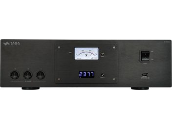 Strømrenser Taga Harmony PC-9000DC sort med rektangulær front, 3 stik mærket I, III, IV, blåt digitalt display, der viser 237 V, ON/OFF-knap, USB-port og analog voltmeter