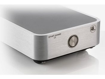 Външно захранване ClearAudio Smart power 12V сребристо, правоъгълен корпус от четкан алуминий, бутон и жак на предния панел
