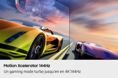 Televizor Samsung TQ65S90F v černé barvě s ultra tenkým rámem, pohled z mírně tříčtvrtečního úhlu zepředu, skleněný displej zobrazující dvě rozmazané závodní auta a nápis Motion Xcelerator 144Hz