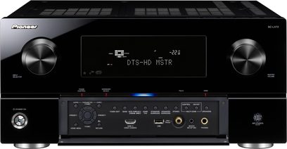 Černý domácí kino zesilovač Pioneer SC-LX72, pohled zepředu, displej "BTS-HD MSTR -22.0", tlačítka a konektory na čelním panelu
