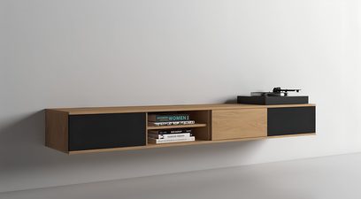 Nástěnný audio-video nábytek Unnu Classic Series Model 1541 ve světlém dřevě, čelní panely v černé barvě, centrální výklenek, gramofon