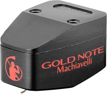 Kultaisen Note Machiavelli MkII:n vinyylisoittimen yksikön yläpuolelta otettu lähikuva, jossa on musta matta runko ja punainen logo
